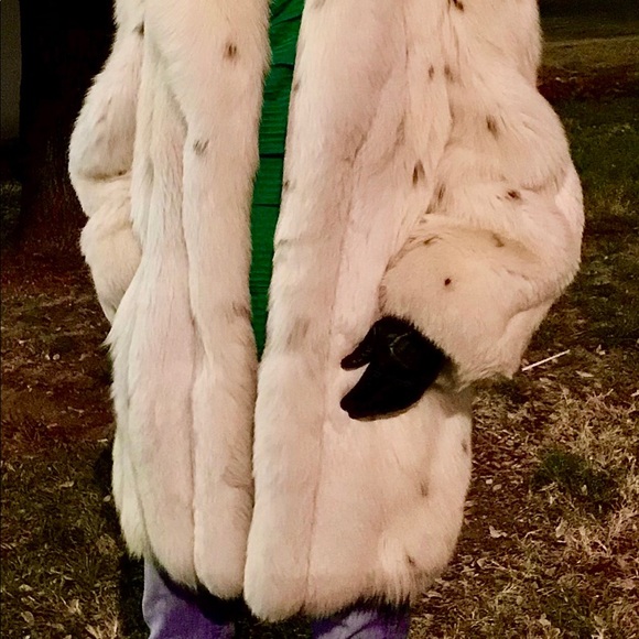 Behind every great woman is a High Quality Fur - Picture 4 of 7